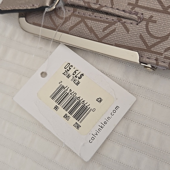 NWT Calvin Klein Large Monogram Wallet With Kiss Lock Closure - Picture 7 of 9